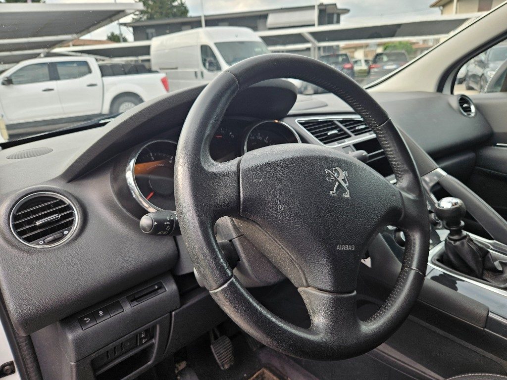 PEUGEOT 3008 1.6 e-HDi 115CV Stop&Start Allure - 5