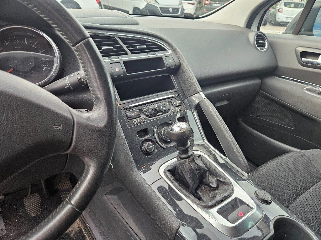 PEUGEOT 3008 1.6 e-HDi 115CV Stop&Start Allure - 7