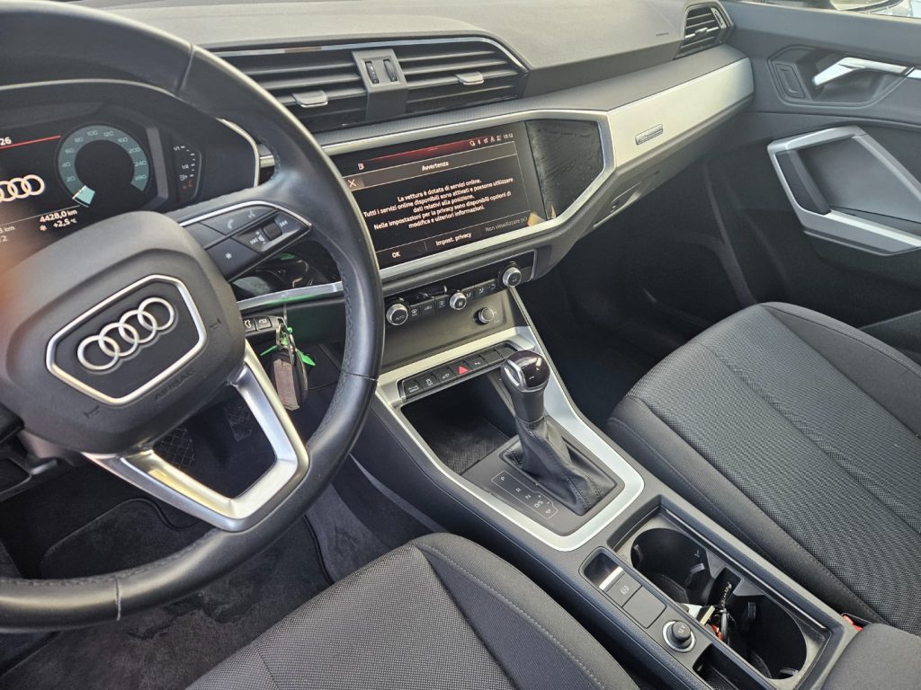 AUDI Q3 45 TFSI  S tronic Business sport - 17