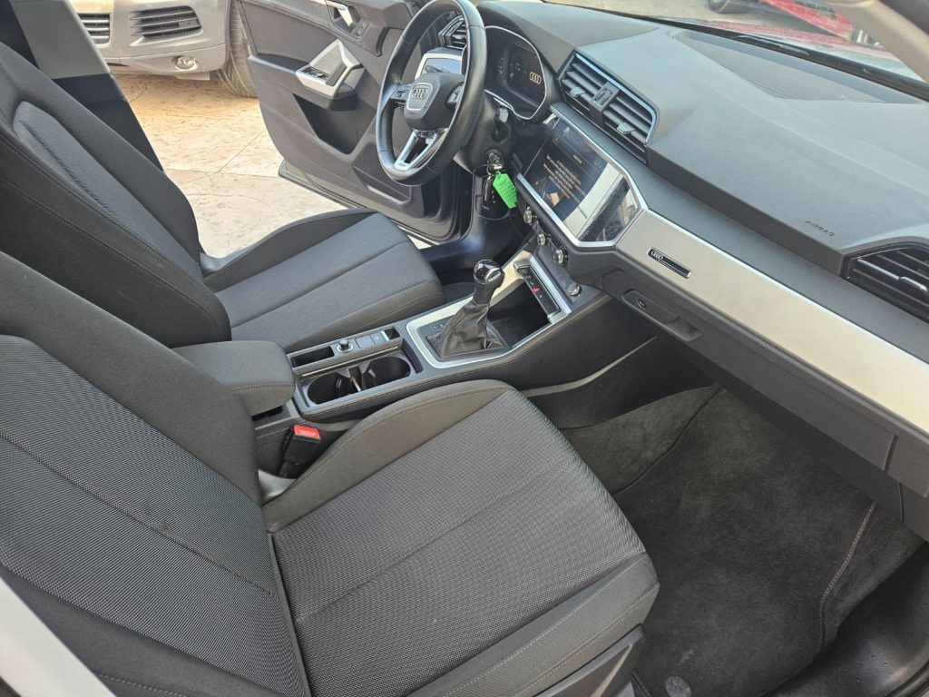 AUDI Q3 45 TFSI  S tronic Business sport - 24