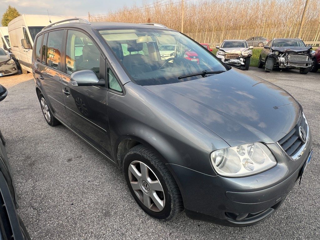 Immagine di VOLKSWAGEN Touran 2.0 16V TDI DSG del 12/2004 km 470721