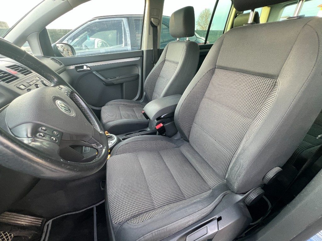 Immagine di VOLKSWAGEN Touran 2.0 16V TDI DSG del 12/2004 km 470721