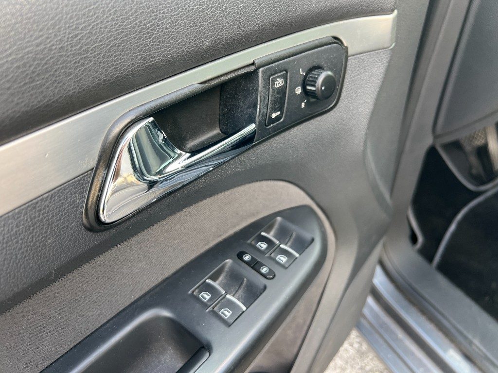 Immagine di VOLKSWAGEN Touran 2.0 16V TDI DSG del 12/2004 km 470721