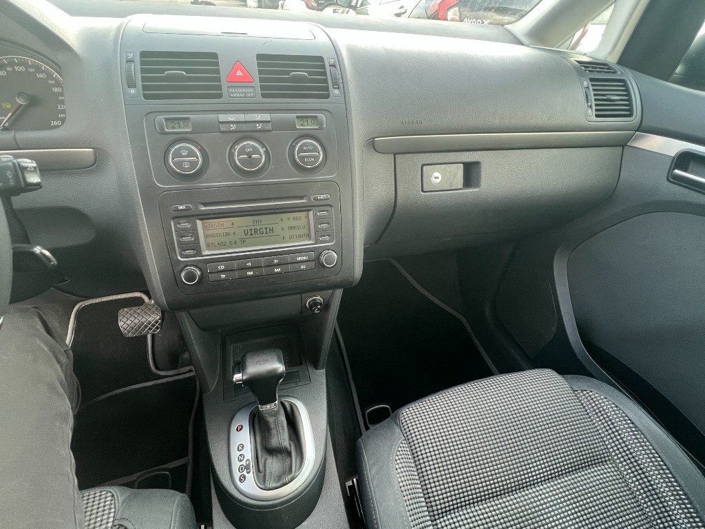 Immagine di VOLKSWAGEN Touran 2.0 16V TDI DSG del 12/2004 km 470721