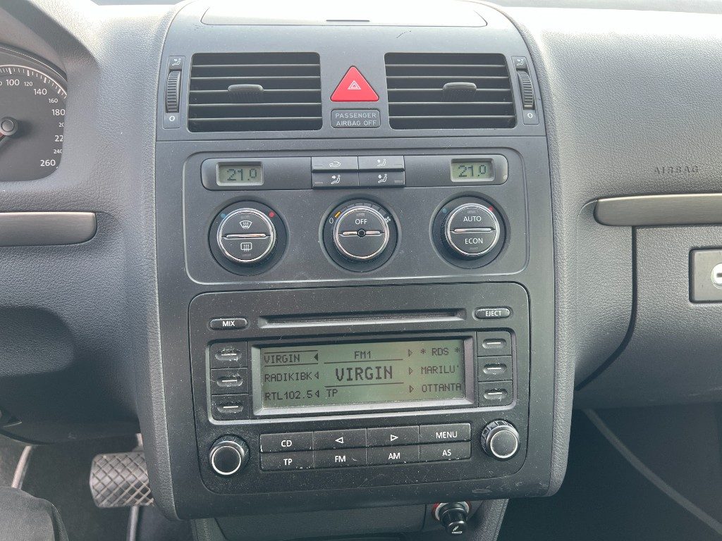 Immagine di VOLKSWAGEN Touran 2.0 16V TDI DSG del 12/2004 km 470721