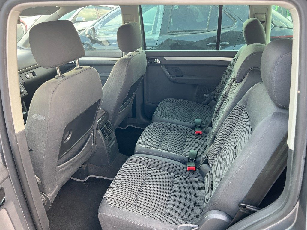 Immagine di VOLKSWAGEN Touran 2.0 16V TDI DSG del 12/2004 km 470721