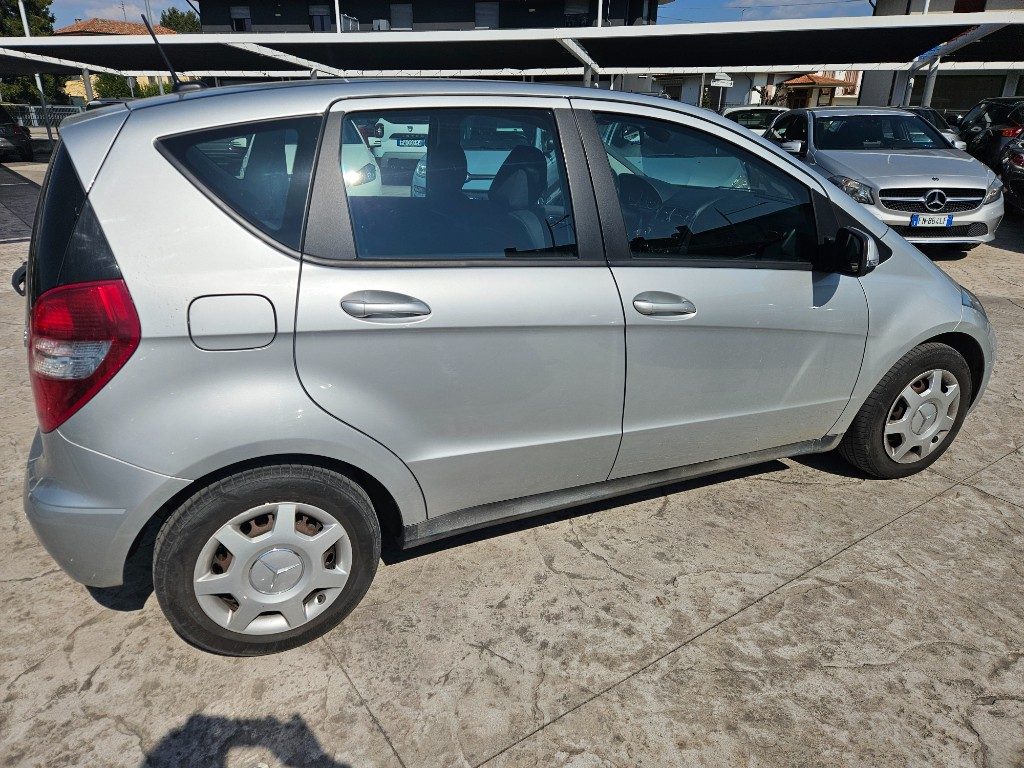 MERCEDES-BENZ A 180 CDI Elegance - 4