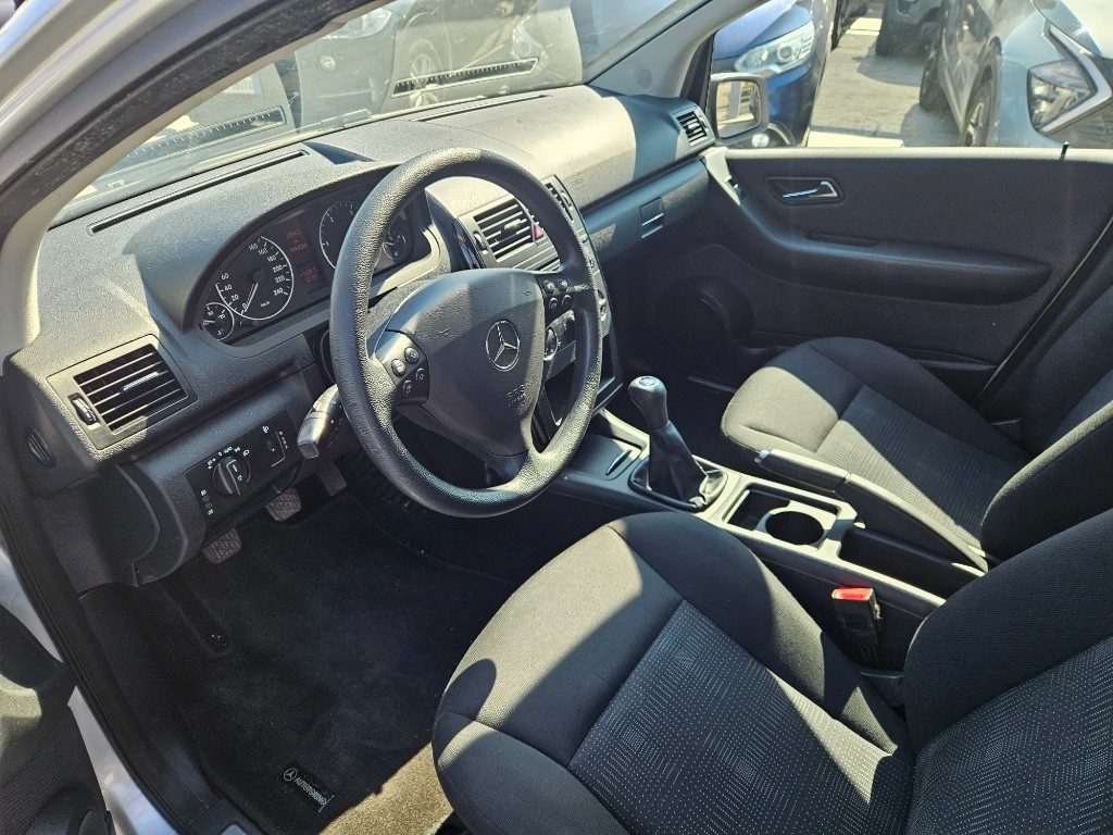 MERCEDES-BENZ A 180 CDI Elegance - 8