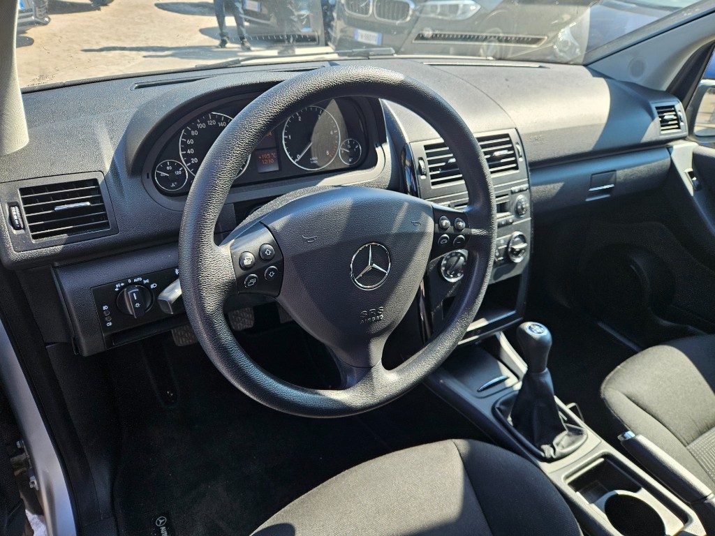 MERCEDES-BENZ A 180 CDI Elegance - 9