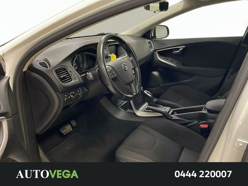 immagine usato VOLVO V40 2.0 d2 momentum geartronic my17