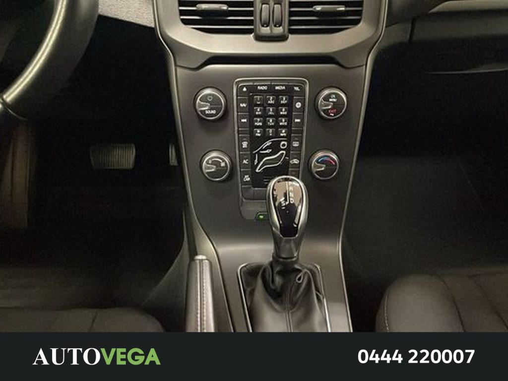 immagine usato VOLVO V40 2.0 d2 momentum geartronic my17