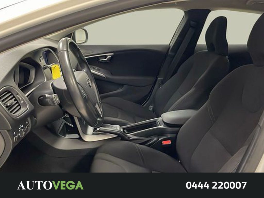immagine usato VOLVO V40 2.0 d2 momentum geartronic my17