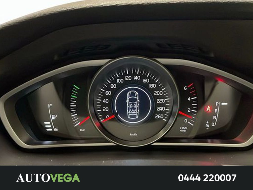 immagine usato VOLVO V40 2.0 d2 momentum geartronic my17