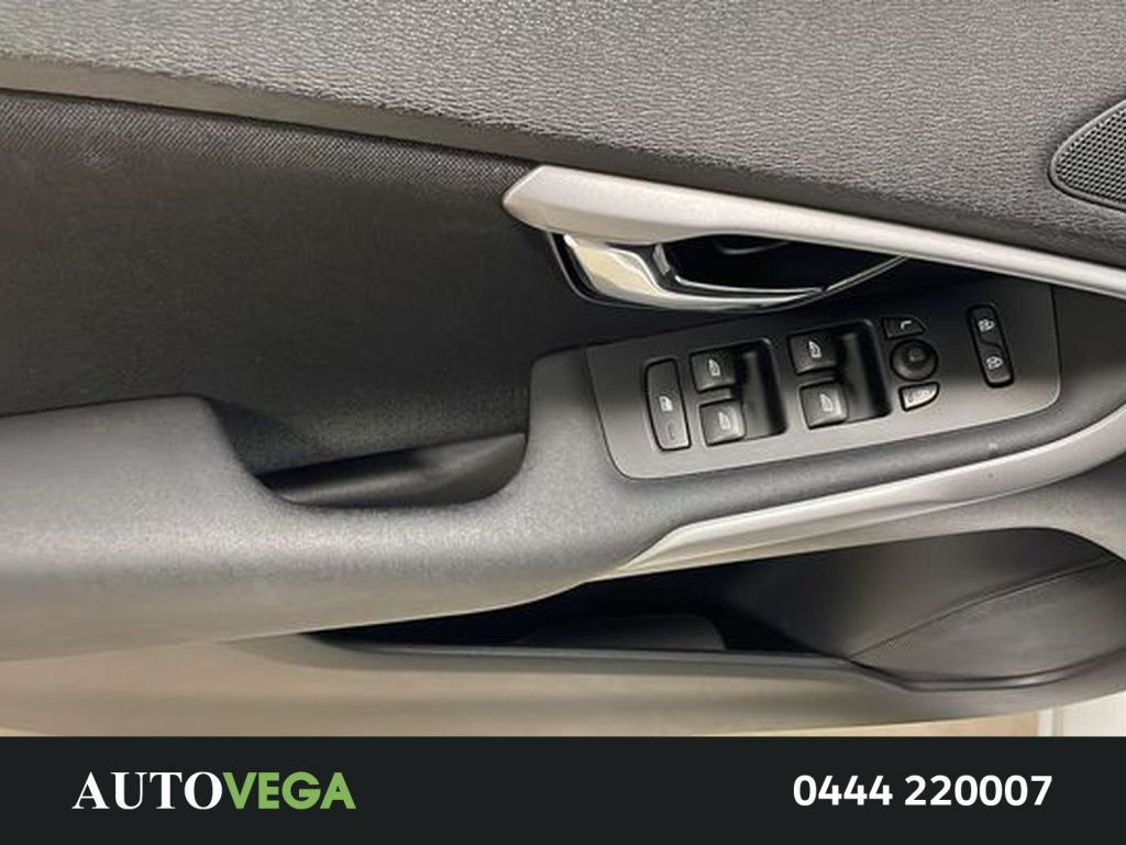 immagine usato VOLVO V40 2.0 d2 momentum geartronic my17