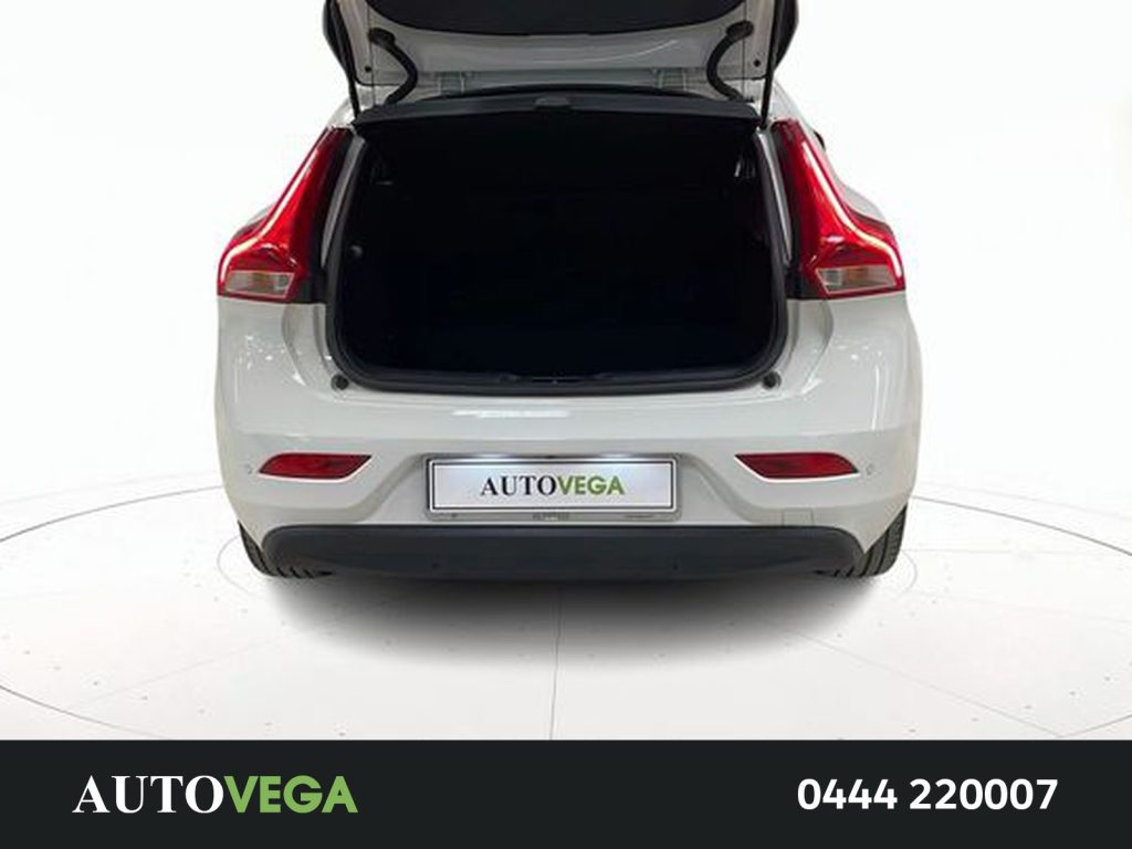immagine usato VOLVO V40 2.0 d2 momentum geartronic my17