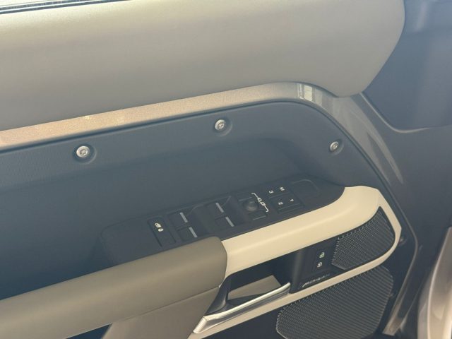 LAND ROVER DEFENDER 110 3.0D I6 250 CV AWD AUTO HARD - foto 30