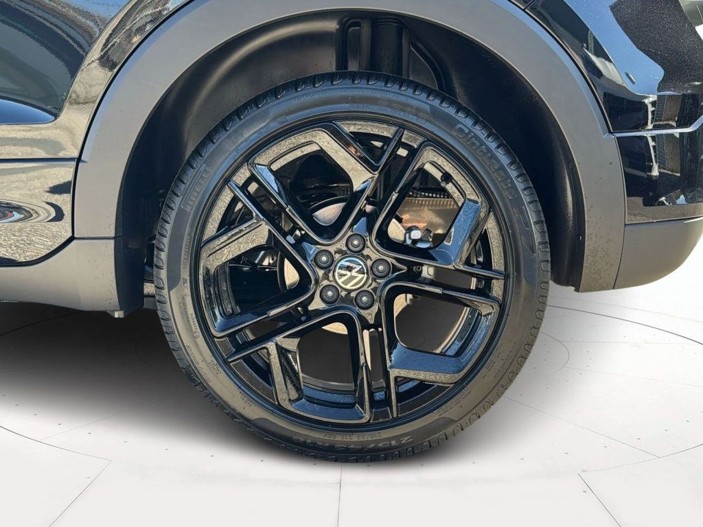 immagine nuovo VOLKSWAGEN T-Cross Nuova T-Cross R-Line Plus 1.0 TSI 85 kW (115 CV) M