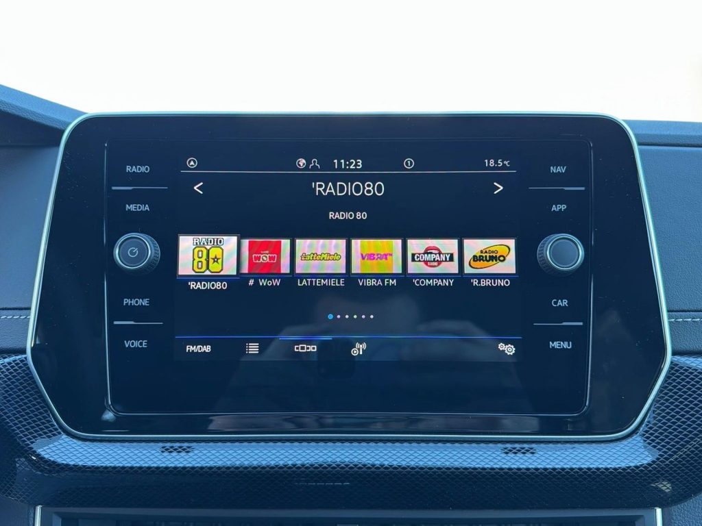 immagine nuovo VOLKSWAGEN T-Cross Nuova T-Cross R-Line Plus 1.0 TSI 85 kW (115 CV) M