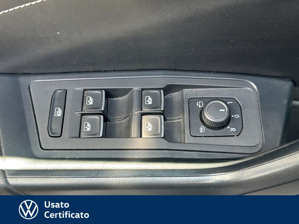 immagine usato VOLKSWAGEN T-Roc 1.0 tsi style 110cv