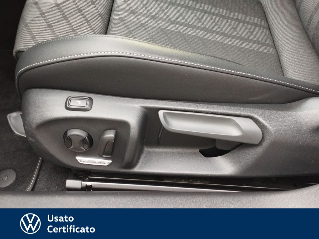 immagine usato VOLKSWAGEN Passat 1.5 etsi act r-line 150cv dsg