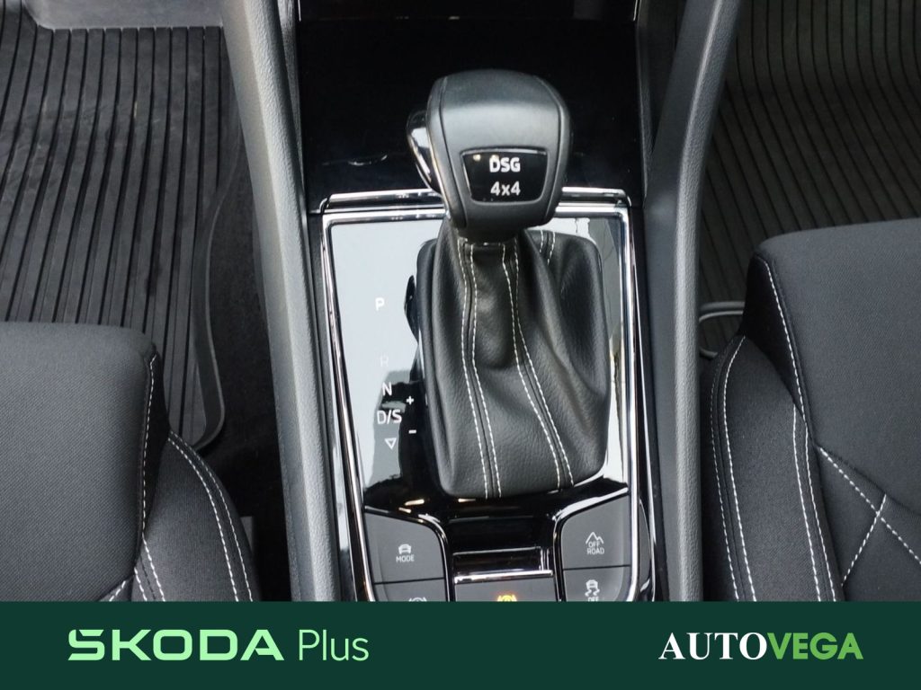 immagine usato SKODA Karoq 2.0 tdi sportline 4x4 dsg