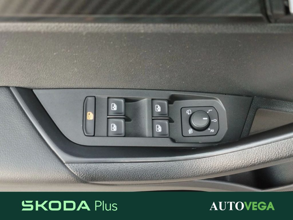 immagine usato SKODA Karoq 2.0 tdi sportline 4x4 dsg