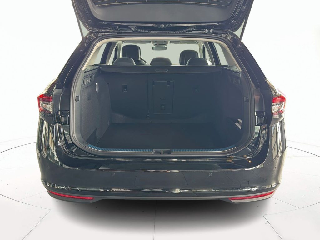 immagine nuovo SKODA Superb wagon 2.0 tdi selection 150cv dsg