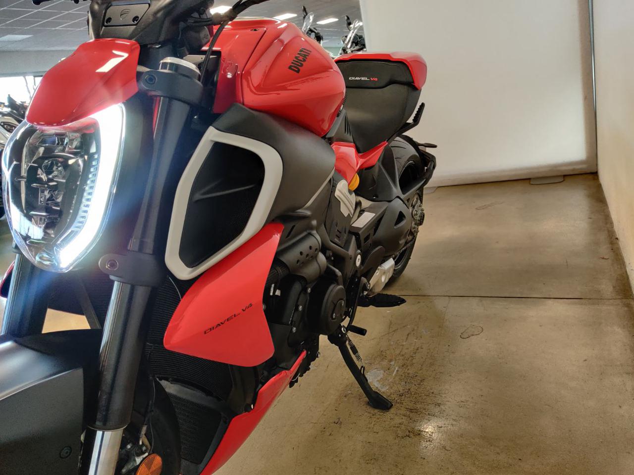 immagine usato DUCATI Diavel V4 RED
