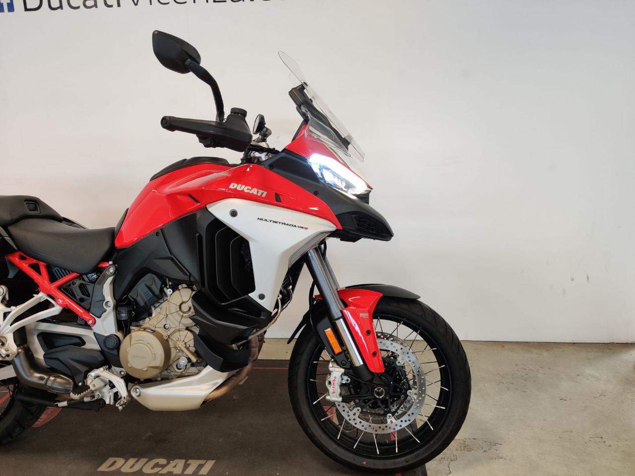 immagine usato DUCATI Multistrada V4 S TRAVEL & RADAR RED