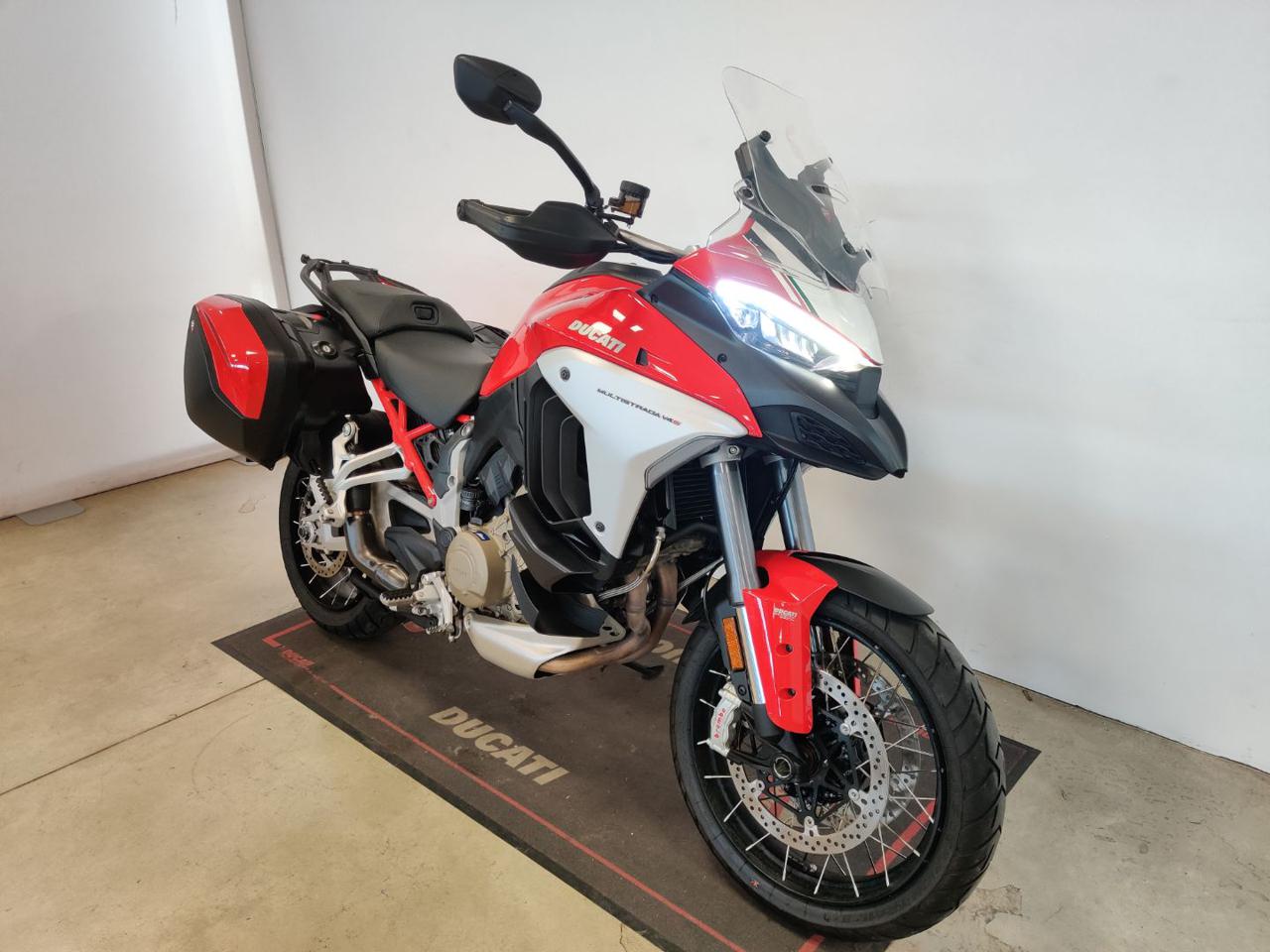 immagine usato DUCATI Multistrada V4 S TRAVEL & RADAR RED