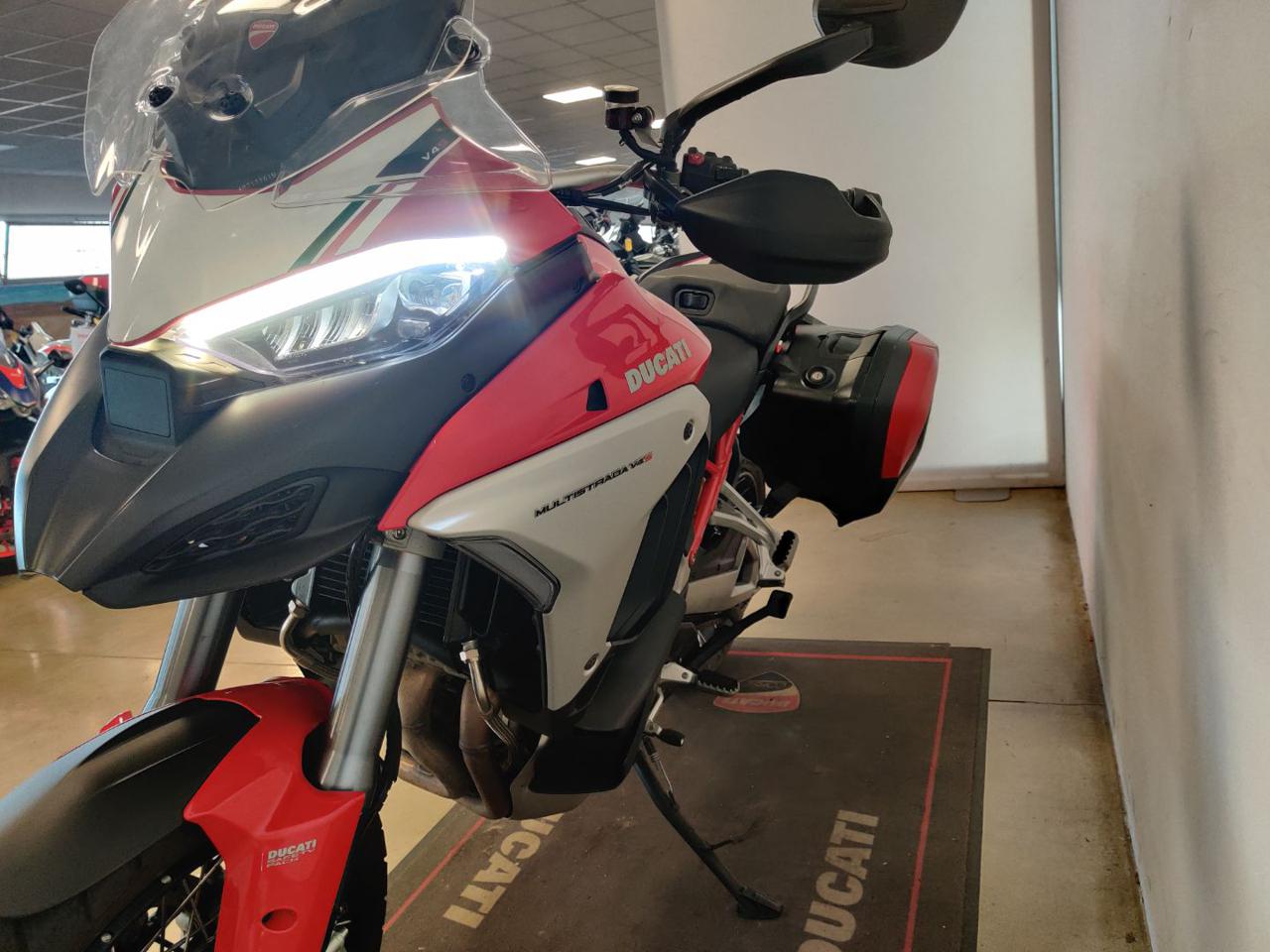 immagine usato DUCATI Multistrada V4 S TRAVEL & RADAR RED