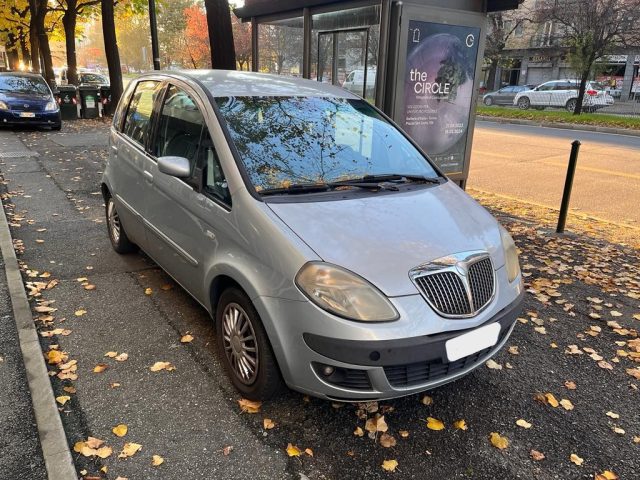 lancia musa 1.4 16v platino usata