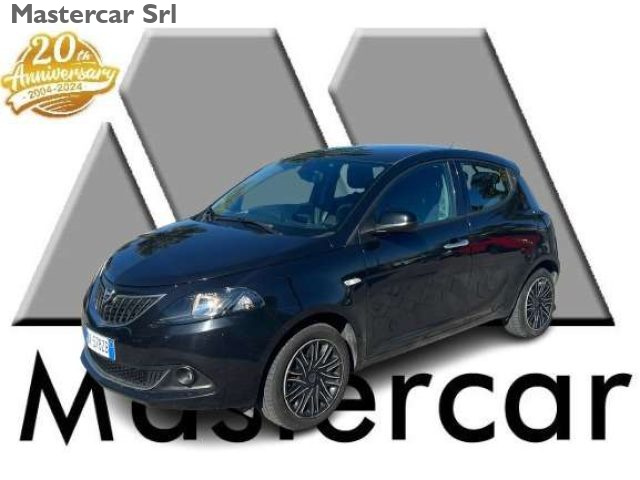 lancia ypsilon 5p. neopatentati 1.0 hybrid gold tg: gk578zb usata