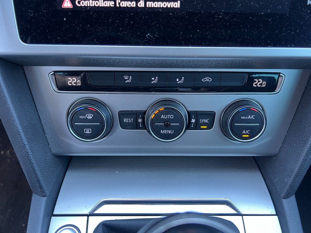 Immagine di VOLKSWAGEN Passat Variant 1.6 TDI Business BlueMotion Technology del 03/2018 km 92853