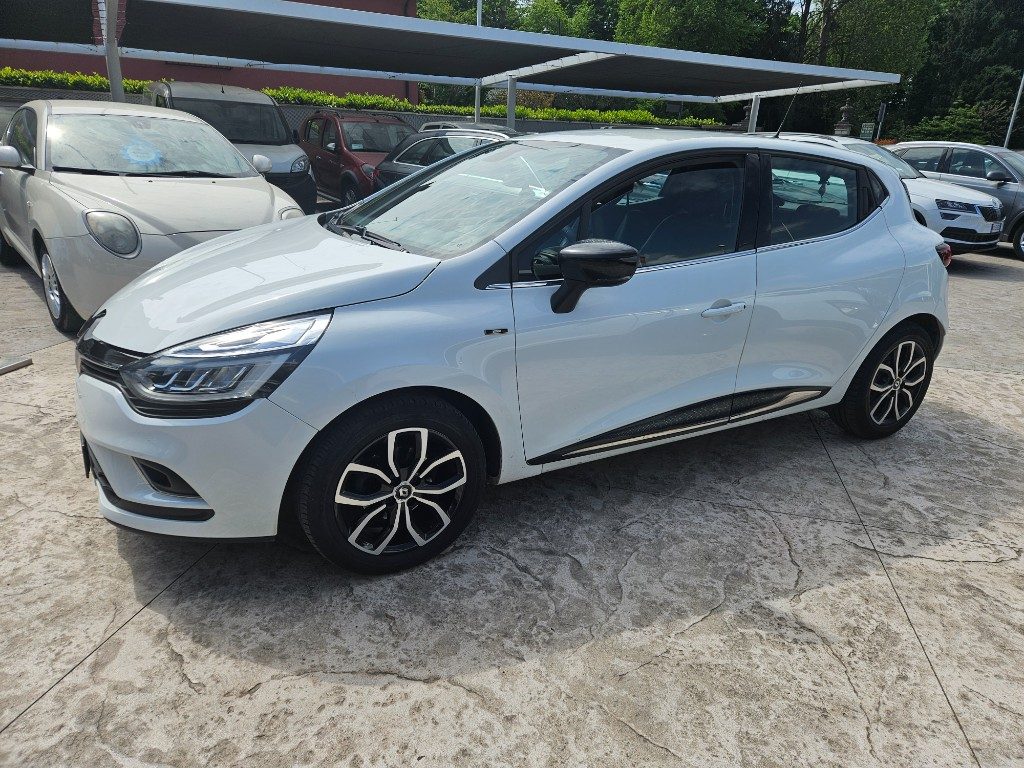 RENAULT Clio dCi 8V 90 CV 5 porte Moschino Intens - 4