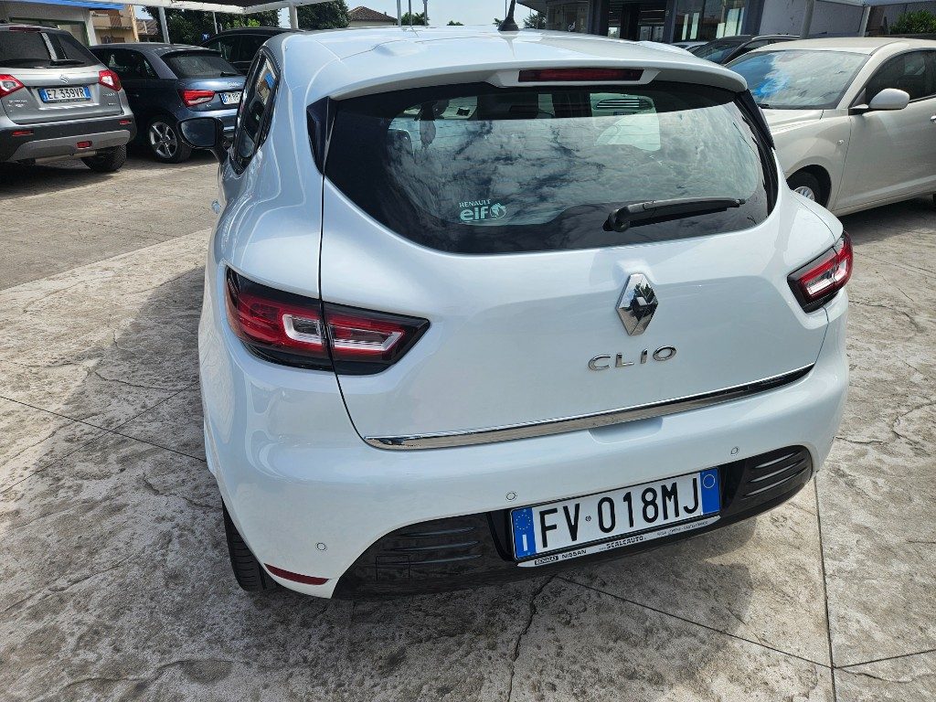 RENAULT Clio dCi 8V 90 CV 5 porte Moschino Intens - 6