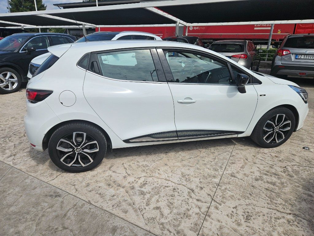 RENAULT Clio dCi 8V 90 CV 5 porte Moschino Intens - 8