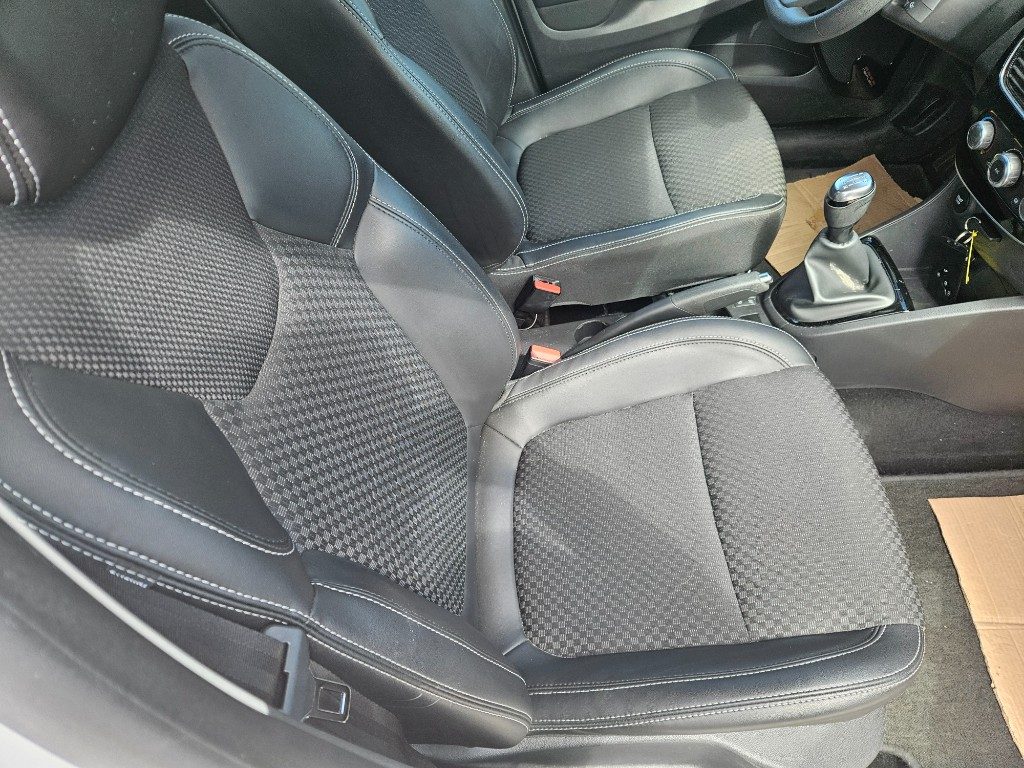 RENAULT Clio dCi 8V 90 CV 5 porte Moschino Intens - 9