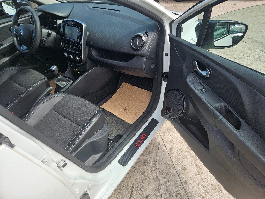 RENAULT Clio dCi 8V 90 CV 5 porte Moschino Intens - 11