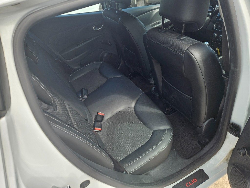 RENAULT Clio dCi 8V 90 CV 5 porte Moschino Intens - 12