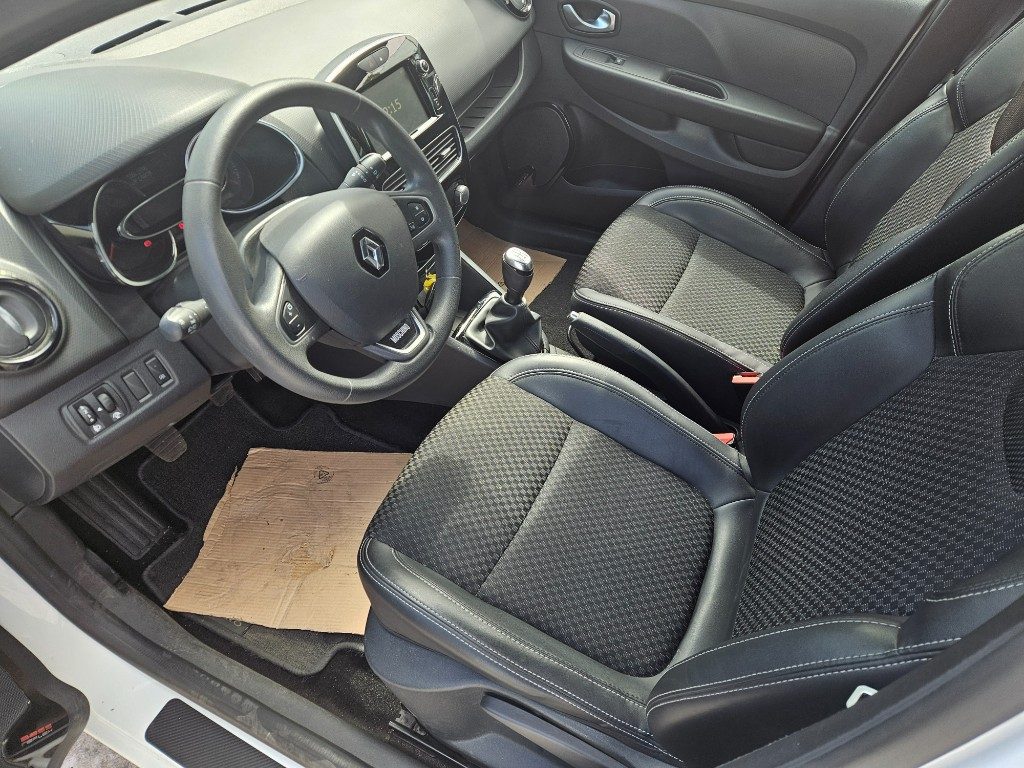 RENAULT Clio dCi 8V 90 CV 5 porte Moschino Intens - 16