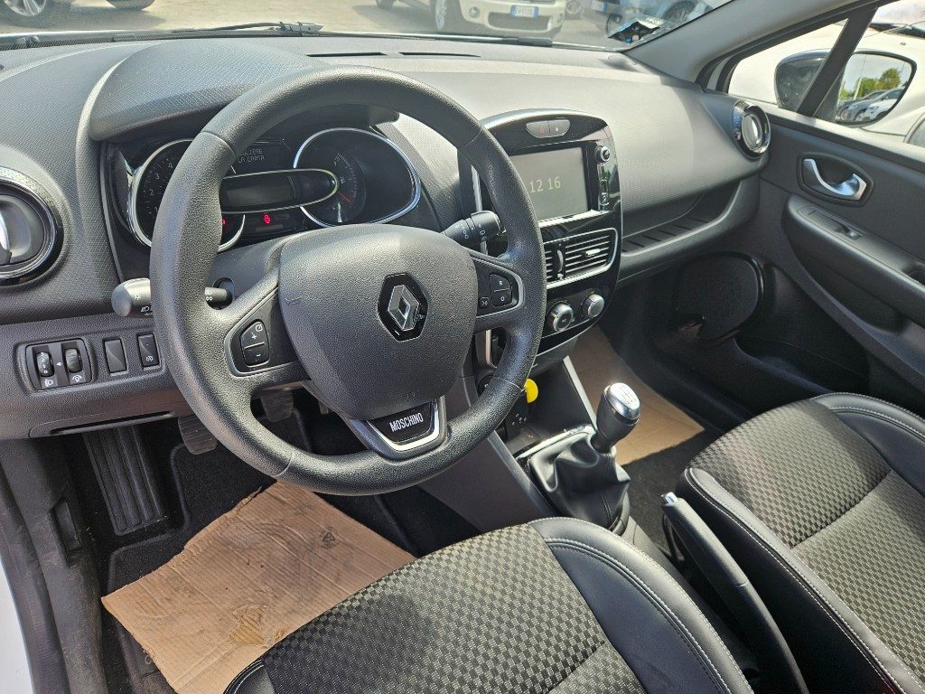 RENAULT Clio dCi 8V 90 CV 5 porte Moschino Intens - 17