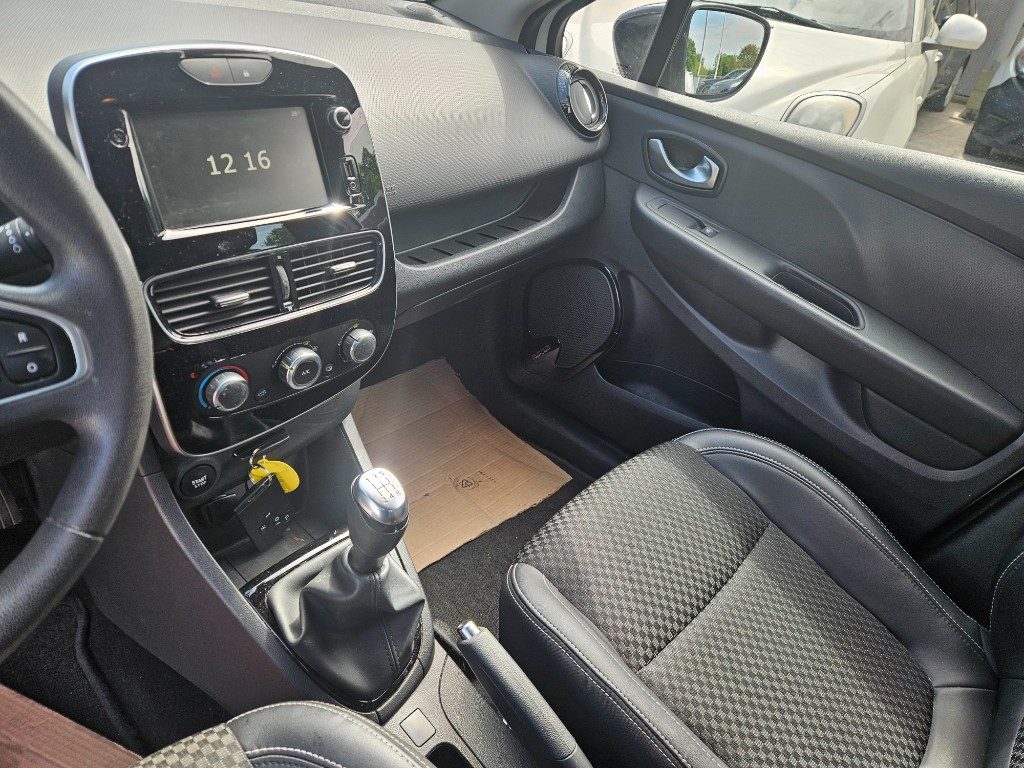 RENAULT Clio dCi 8V 90 CV 5 porte Moschino Intens - 18