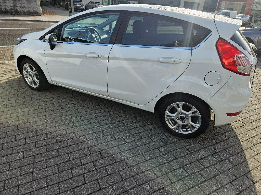 FORD Fiesta 1.5 TDCi 75CV 5 porte Titanium - 5