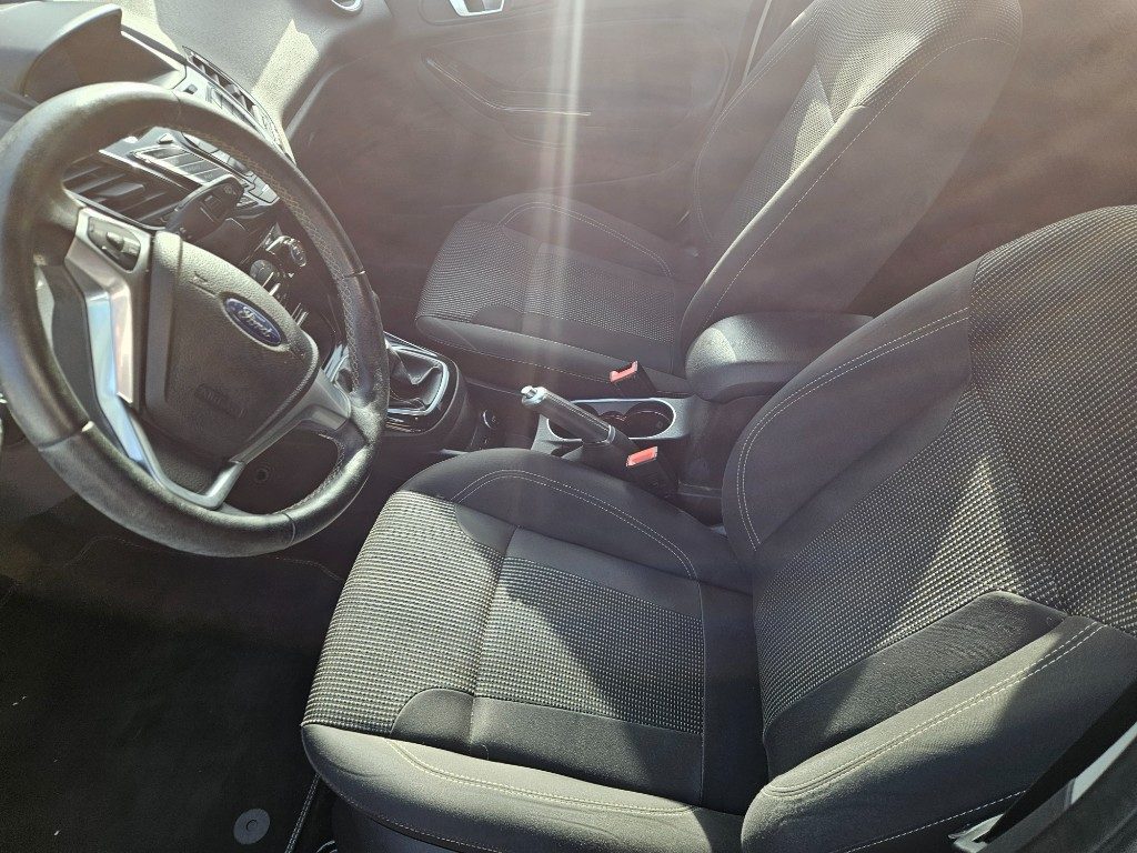 FORD Fiesta 1.5 TDCi 75CV 5 porte Titanium - 6