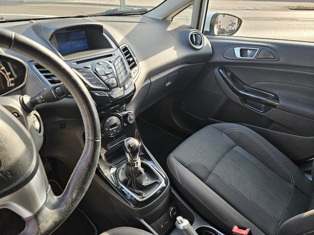 FORD Fiesta 1.5 TDCi 75CV 5 porte Titanium - 9