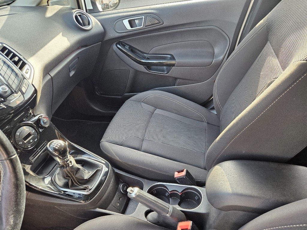 FORD Fiesta 1.5 TDCi 75CV 5 porte Titanium - 10