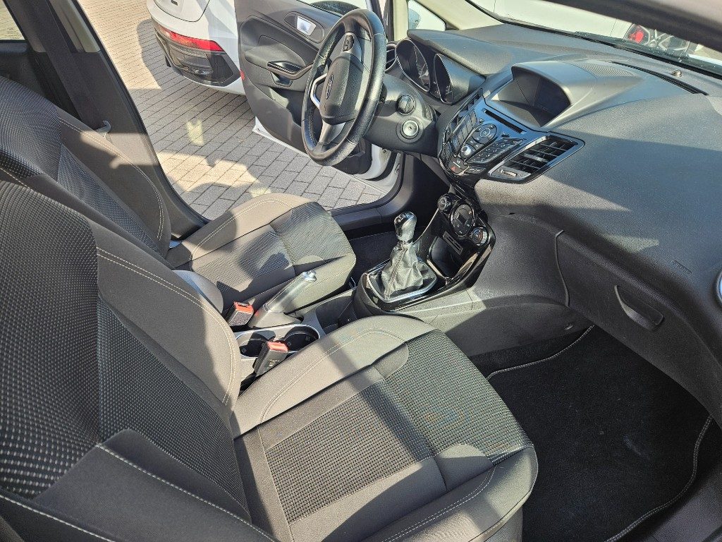 FORD Fiesta 1.5 TDCi 75CV 5 porte Titanium - 13