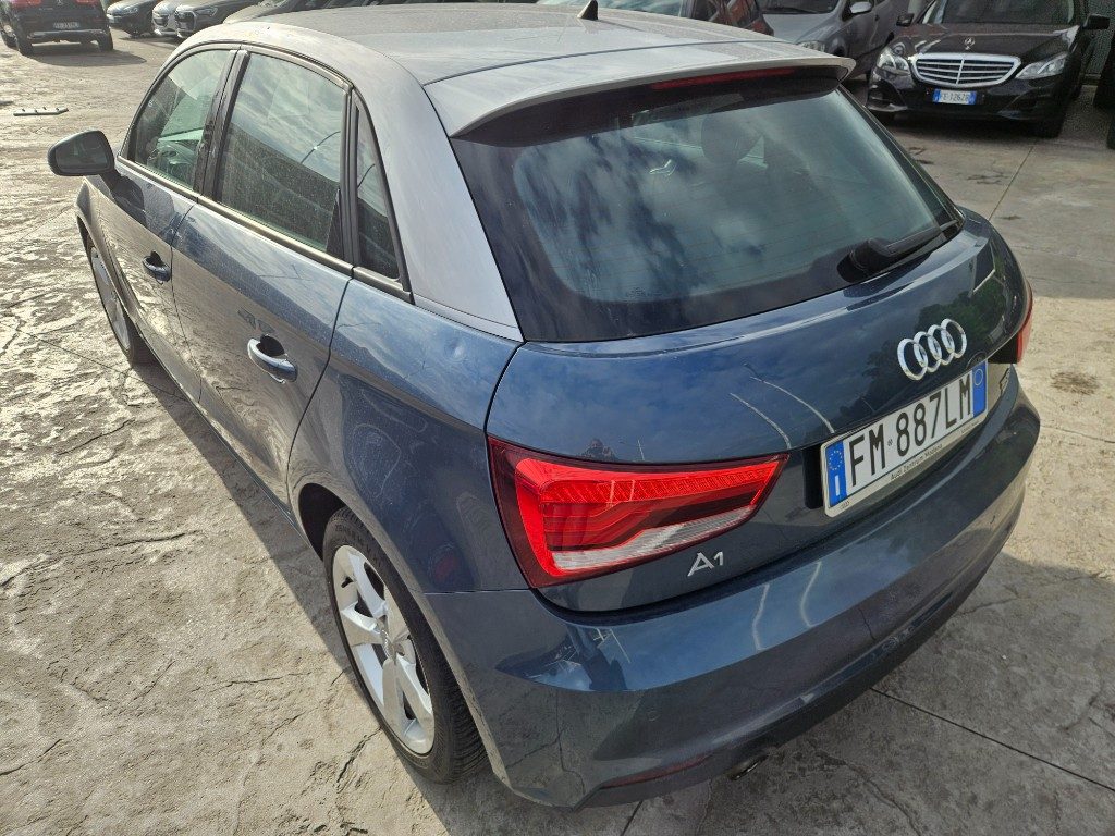 AUDI A1 1.0 82 CV TFSI Admired - 6