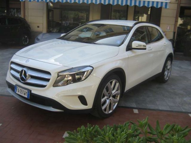 MERCEDES-BENZ GLA 200 D EXECUTIVE - foto 2
